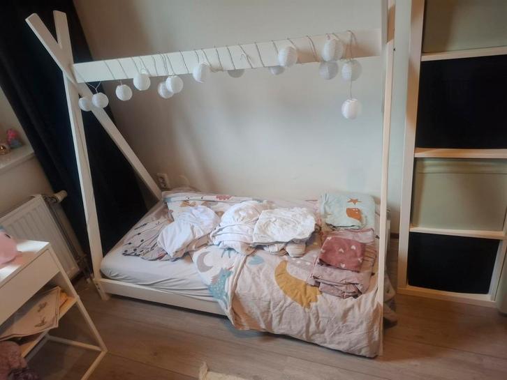 Peuterbed tentje, Kinderen en Baby's, Kinderkamer | Bedden, Gebruikt, 140 tot 160 cm, 70 tot 85 cm, Matras, Ophalen