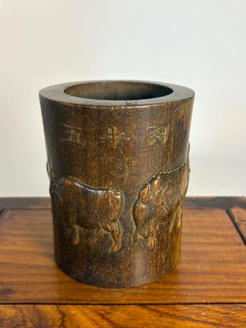 Brushpot ossen hout China. beschikbaar voor biedingen