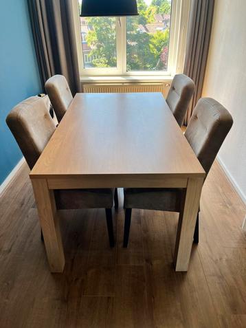 Eettafel beschikbaar voor biedingen