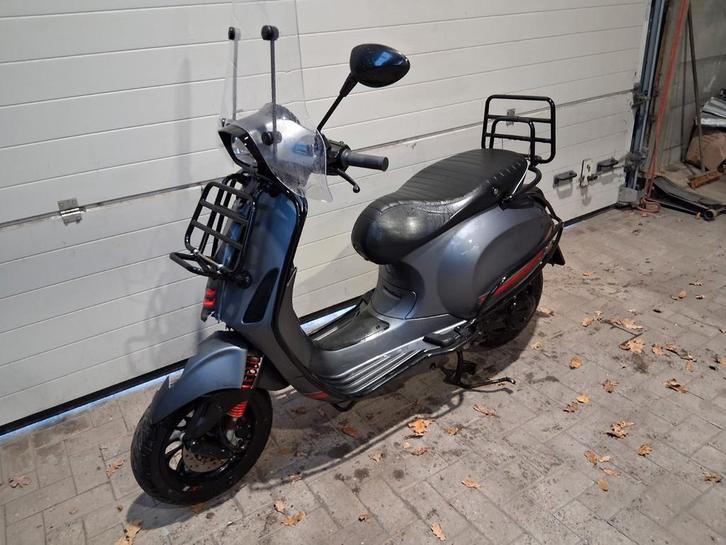 Schade: Vespa Sprint 2022  * frontschade *, Fietsen en Brommers, Scooters | Vespa, Gebruikt, Benzine, Ophalen