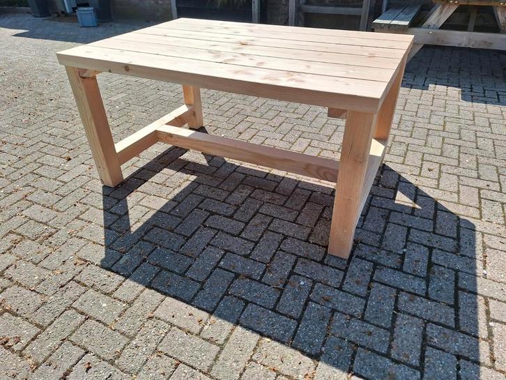 €195,- Leuke douglas tuintafel voor de kleinere tuin, Tuin en Terras, Tuintafels, Nieuw, Rechthoekig, Hout, Ophalen