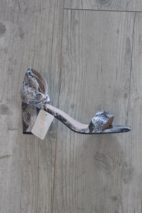 NIEUW Fabulous Fab slangenprint hakken maat 41, Kleding | Dames, Schoenen, Zo goed als nieuw, Schoenen met lage hakken, Grijs