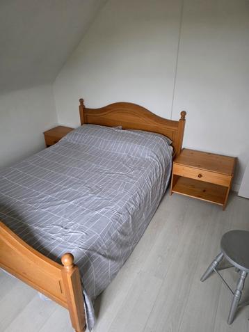 2 persoonsbed 140 x 200 cm + 2 nachtkastjes, zie foto's beschikbaar voor biedingen