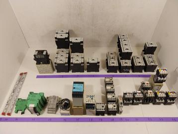 Diverse magneetschakelaars, hulprelais, relaissokkels etc. beschikbaar voor biedingen