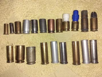 Set 21 verschillende hulzen pistool/revolver(ONKLAAR) beschikbaar voor biedingen