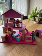 Compleet houten poppenhuis met familie, Gebruikt, Ophalen of Verzenden