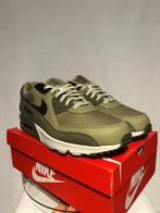 NIEUW IN DOOS! Maat 51,5 - Nike Air Max 90 Neutral Olive, Kleding | Heren, Schoenen, Overige kleuren, Verzenden, Nike, Nieuw