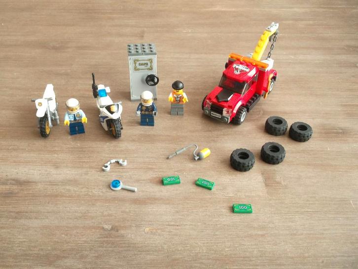 lego police 60137 tow truck trouble (2017), Kinderen en Baby's, Speelgoed | Duplo en Lego, Gebruikt, Lego, Complete set, Ophalen of Verzenden