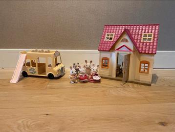 Sylvanian Families poppenhuis en bus beschikbaar voor biedingen