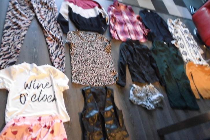 dameskleding pakket maat small, Kleding | Dames, Dames-kledingpakketten, Gedragen, Maat 36 (S), Ophalen of Verzenden