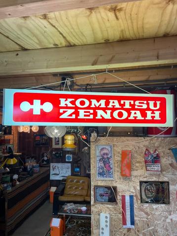 Vintage/ industriële lichtbak van Komatsu Zenoah beschikbaar voor biedingen