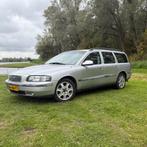 Volvo V70 2.4 140PK AUT 2001 Grijs, Auto's, 1800 kg, Stationwagon, Particulier, 126 €/maand