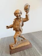 Uit hout gestoken beeld. Voorstellende een gedagzeggende man, Antiek en Kunst, Ophalen of Verzenden