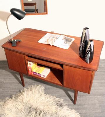 Deens jaren 50 60 teakhouten vintage design bureau beschikbaar voor biedingen