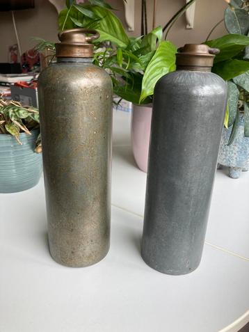 Vintage metalen kruiken beschikbaar voor biedingen