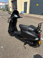 Vespa lx brom 4t 50 cc met begrenzer, Fietsen en Brommers, Scooters | Piaggio, Ophalen, Overige modellen, Maximaal 45 km/u, Zo goed als nieuw