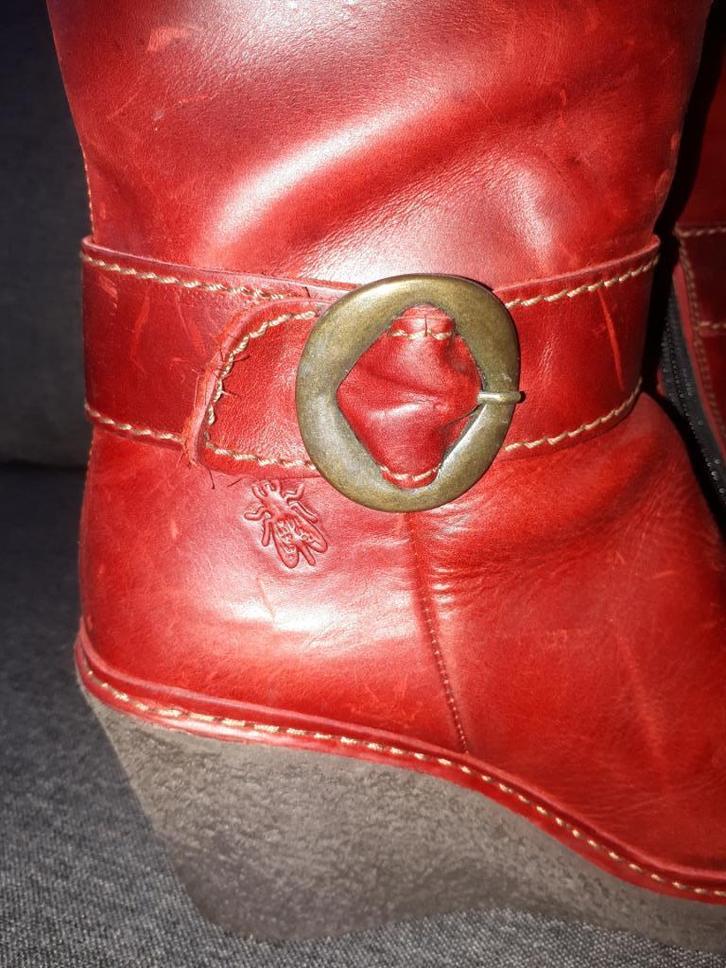 Te koop aangeboden: Fly London laarzen (rood), Kleding | Dames, Schoenen, Zo goed als nieuw, Hoge laarzen, Rood, Ophalen
