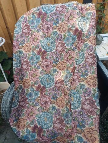 Mooie lap kleurige Brocante lap bloemen Gobelin stof  beschikbaar voor biedingen