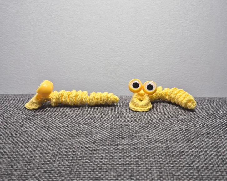 Gehaakte zorgenworm, worry worm, fidget, friemelen, Hobby en Vrije tijd, Breien en Haken, Nieuw, Haken, Ophalen of Verzenden