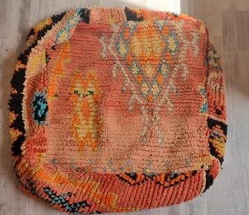 Vintage berber poef  beschikbaar voor biedingen
