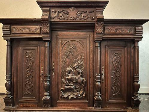 Antiek eiken dressoir met houtsnijwerk – Sint Joris & draak, Antiek en Kunst, Antiek | Meubels | Kasten, Ophalen