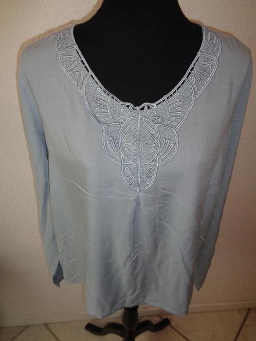bleu motion maat 44/46 oksel tot oksel 63 cm-viscose, Kleding | Dames, Grote Maten, Zo goed als nieuw, Blouse of Tuniek, Blauw