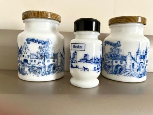 Franse mosterdpotjes van wit melkglas., Huis en Inrichting, Keuken | Keukenbenodigdheden, Gebruikt, Ophalen of Verzenden