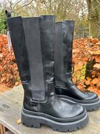 Niewe laarzen Pull & Bear mt 39, Kleding | Dames, Schoenen, Hoge laarzen, Zwart, Nieuw, Ophalen of Verzenden