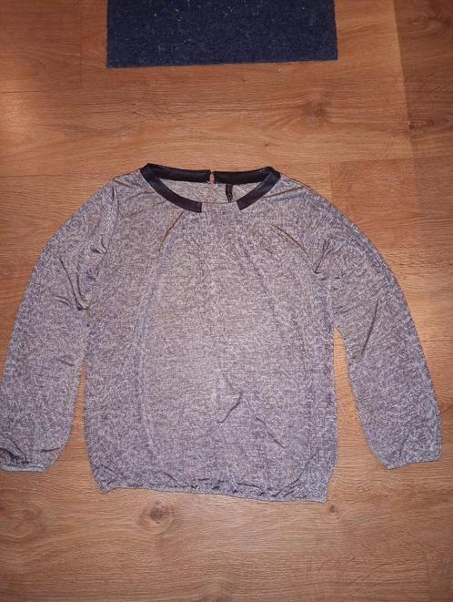 Mooie zilvergrijze top mt L, Kleding | Dames, Tops, Zo goed als nieuw, Maat 42/44 (L), Grijs, Lange mouw, Ophalen of Verzenden