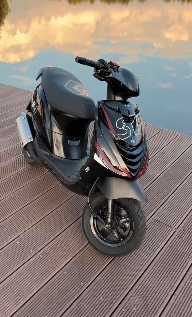 Piaggio zip 125cc brom, Fietsen en Brommers, Scooters | Piaggio, Zo goed als nieuw, Zip, Maximaal 45 km/u, Tweetakt, Ophalen