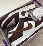 Nike Dunks (donker)bruin nieuw, Bruin, Nieuw, Ophalen of Verzenden, Sneakers of Gympen