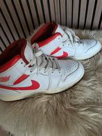 Nike Jordan Air 1 Mid - maat 40 schoenen, Ophalen of Verzenden, Zo goed als nieuw, Jongen of Meisje, Sportschoenen