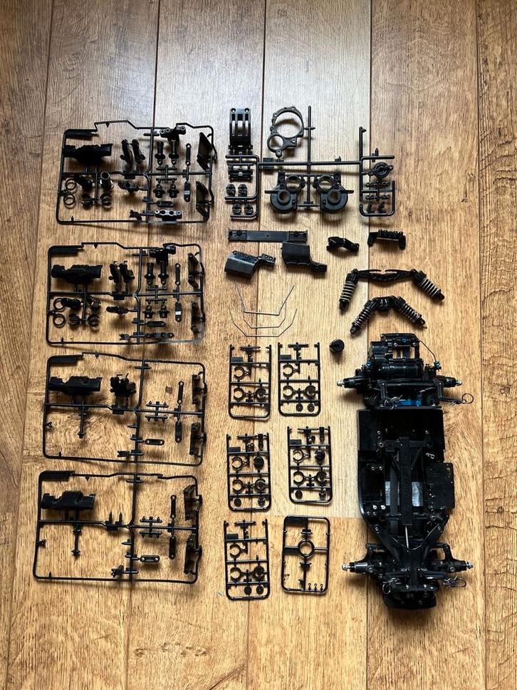 Tamiya M06 chassis incl veel parts, Hobby en Vrije tijd, Modelbouw | Radiografisch | Auto's, Gebruikt, Auto onroad, Elektro, Schaal 1:10