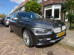 COMPLETE BMW 3-Serie 320I Touring AUT 2013 Grijs, Auto's, BMW, Achterwielaandrijving, Zwart, 4 cilinders, USB