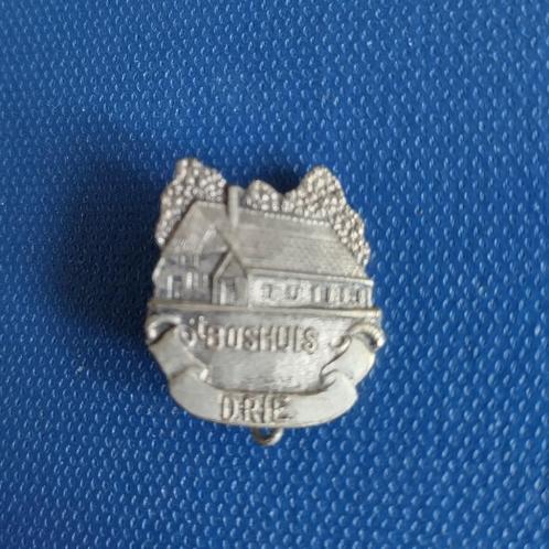 vintage speldje, brochespeldje,  ´t Boshuis Drie, Ermelo, Verzamelen, Speldjes, Pins en Buttons, Gebruikt, Speldje of Pin, Stad of Land