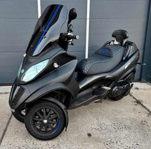 Piaggio mp3 500cc sport blue edition Akrapovic, Motoren, Motoren | Piaggio, Bedrijf, Toermotor, 12 t/m 35 kW, 1 cilinder, Sportuitlaat