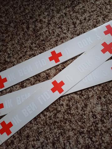 Rode kruis stickers beschikbaar voor biedingen