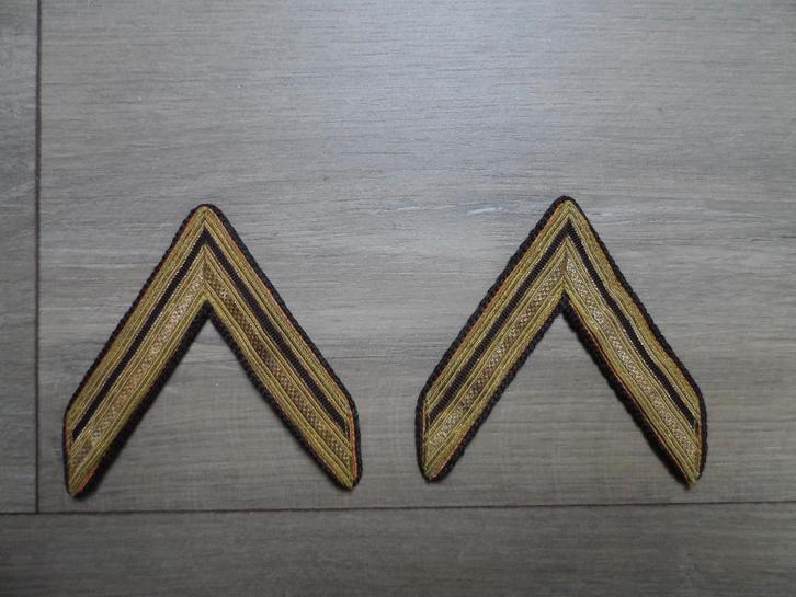 Rangonderscheidingsteken sergeant mouw jas DT nwst, Verzamelen, Militaria | Algemeen, Landmacht, Embleem of Badge, Nederland, Ophalen of Verzenden