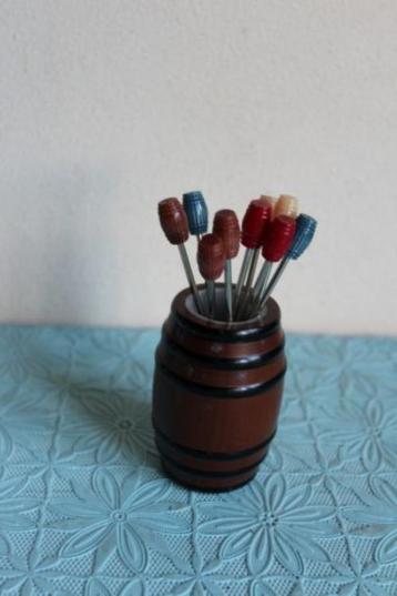 Vintage cocktailprikkers beschikbaar voor biedingen