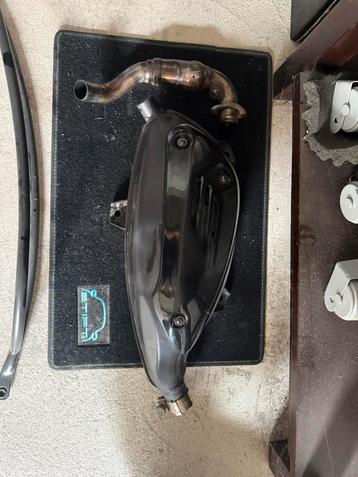 Vespa gts 300 HPE orgineel uitlaat met bocht met kat  E5 E5+ beschikbaar voor biedingen