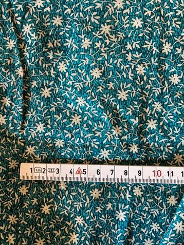 Lap stof bloemetjes motief 270x102 cm beschikbaar voor biedingen