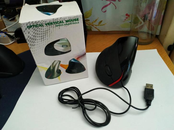 Verticale Ergonomische Optische Muis, Computers en Software, Muizen, Nieuw, Muis, Rechtshandig, Bedraad, Ergonomisch, Ophalen of Verzenden