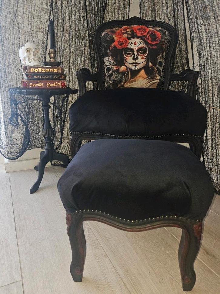 Leuke Barok set zwart met rode fauteuil en krukje, Huis en Inrichting, Stoelen, Zo goed als nieuw, Eén, Stof, Zwart, Ophalen