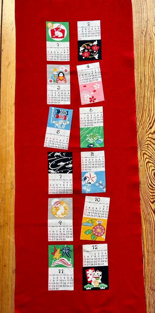 Vintage Japanse Stof Kalender 1982, Huis en Inrichting, Woonaccessoires | Kisten, Gebruikt, 50 tot 75 cm, Minder dan 50 cm, 50 tot 100 cm