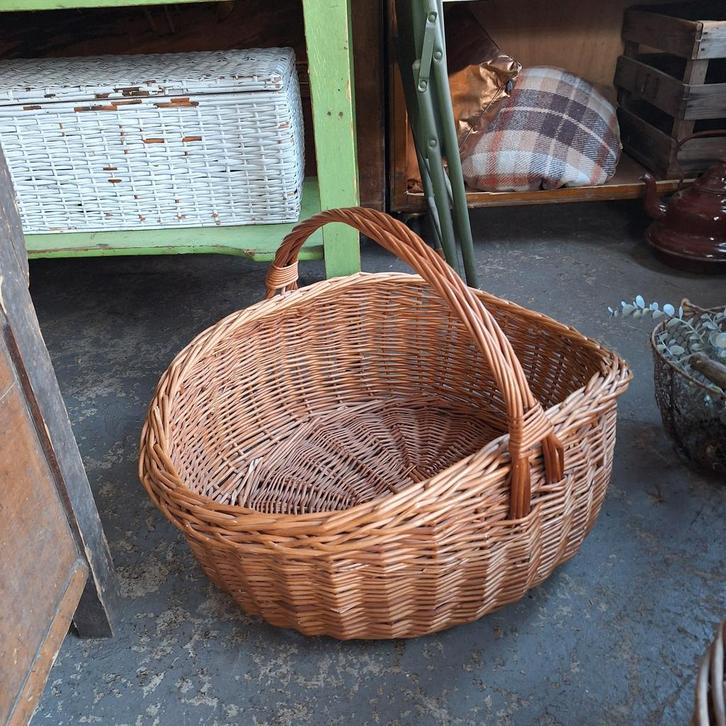 Grote rieten mand / wasmand / houtmand - 66x51x43cm, Huis en Inrichting, Woonaccessoires | Schalen en Manden, Gebruikt, Mand, Ovaal