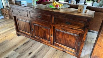 Teakhouten kast/dressoir met drie lades en drie deurtjes beschikbaar voor biedingen