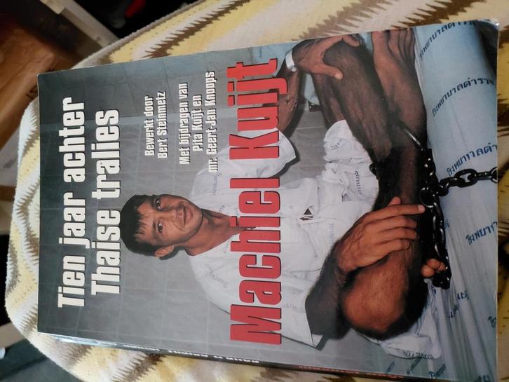 M. Kuijt - Tien jaar achter Thaise tralies, Boeken, Overige Boeken, Zo goed als nieuw, Ophalen of Verzenden