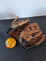 Twee AF kinder honkbalhandschoenen met bal, Sport en Fitness, Honkbal en Softbal, Ophalen of Verzenden, Zo goed als nieuw, Honkbal