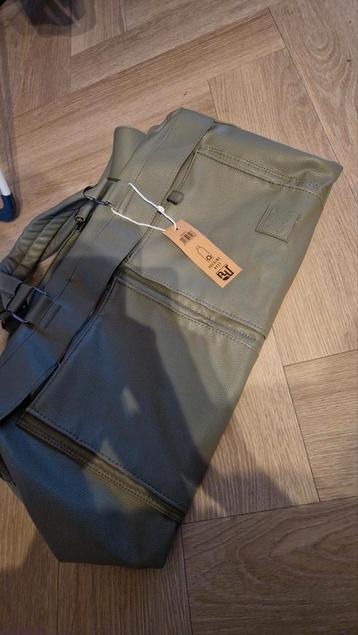 Grote reistas nieuw en ongebruikt  beschikbaar voor biedingen