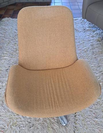 Vintage draaifauteuil met gemêleerde stof beschikbaar voor biedingen
